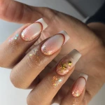 آموزشگاه و سالن تخصصی ناخن و مژه لیرا